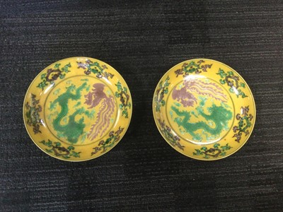 Lot 821 - A PAIR OF 20TH CENTURY CHINESE DISHES