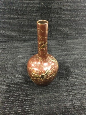 Lot 843 - AN EARLY 20TH CENTURY CHINESE VASE
