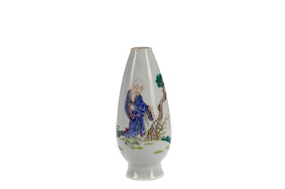 Lot 847 - A 20TH CENTURY CHINESE VASE