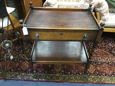 Lot 461 - AN EARLY 20TH CENTURY OAK CUTLERY TROLLEY