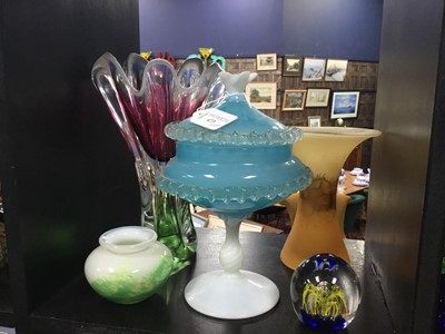 Lot 473 - AN ART GLASS STEMMED SWEET DISH WITH LID AND OTHER GLASS WARE