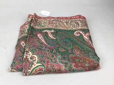 Lot 371 - A PAISLEY SHAWL