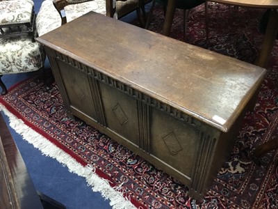 Lot 454 - AN OAK BLANKET CHEST