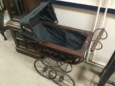 Lot 401 - A CHILD'S VICTORIAN STYLE TOY PRAM