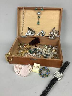 Lot 406 - A LOT OF VARIOUS COSTUME JEWELLERY