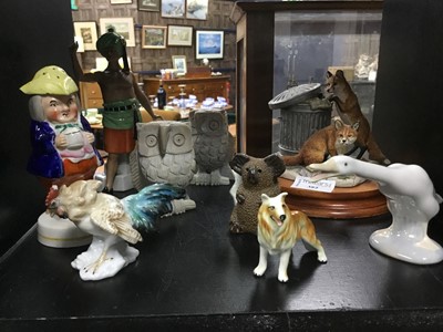 Lot 382 - A BORDER FINE ARTS FIGURE GROUP OF TWO FOXES AND OTHER ITEMS