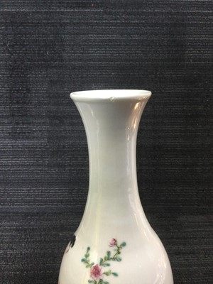 Lot 861 - A 20TH CENTURY CHINESE VASE