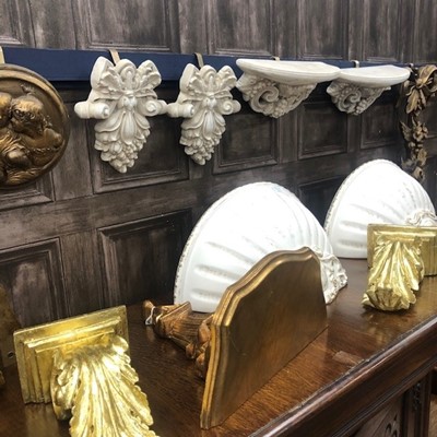 Lot 484 - A LOT OF FOUR PAIRS OF REPRODUCTION WALL BRACKETS AND WALL ORNAMENTATION