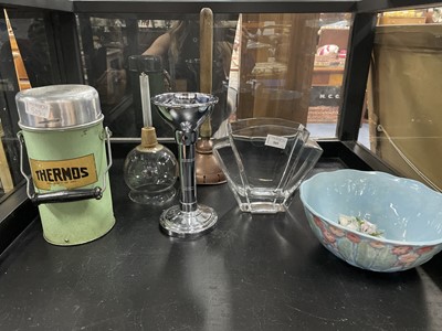 Lot 505 - AN ART DECO GLASS VASE, VINTAGE THERMOS, PLUNGER AND OTHER OBJECTS