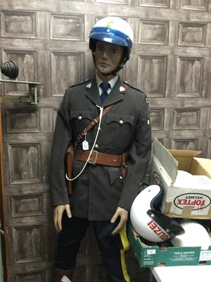 Lot 665 - A ROYAL CANADIAN MOUNTED POLICE UNIFORM