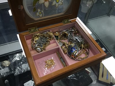 Lot 677 - A GROUP OF COSTUME JEWELLERY, COINS AND WATCHES