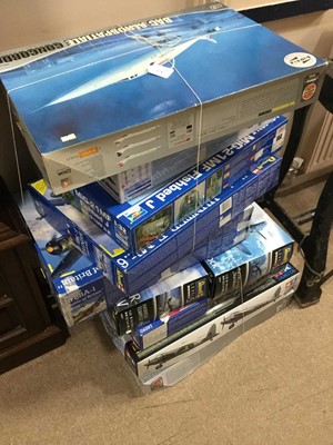 Lot 679 - A LOT OF TEN BOXED MODEL AEROPLANES