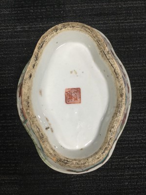 Lot 895 - AN EARLY 20TH CENTURY CHINESE OVAL SHAPED BOWL