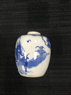 Lot 884 - AN EARLY 20TH CENTURY CHINESE BLUE AND WHITE VASE