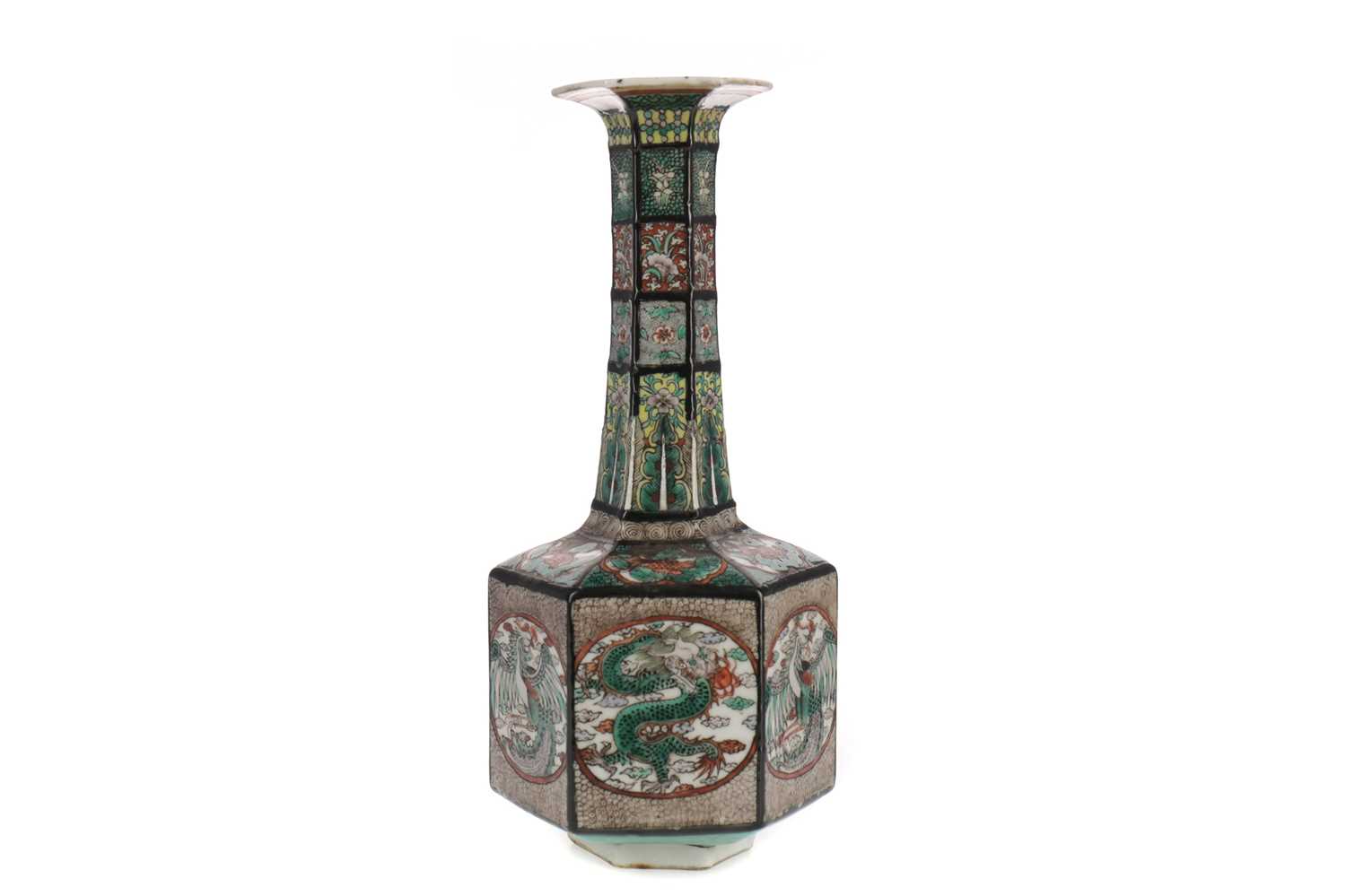 Lot 865 - A 19TH CENTURY CHINESE VASE