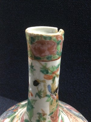 Lot 868 - A LATE 19TH CENTURY CHINESE CANTON FAMILLE ROSE  BOTTLE SHAPED VASE