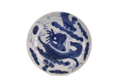 Lot 878 - AN EARLY 20TH CENTURY CHINESE BLUE AND WHITE DISH