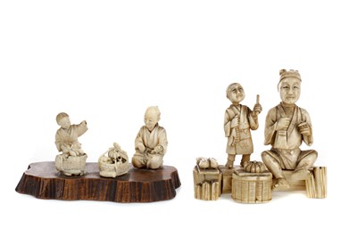 Lot 889 - AN EARLY 20TH CENTURY JAPANESE IVORY GROUP AND ANOTHER