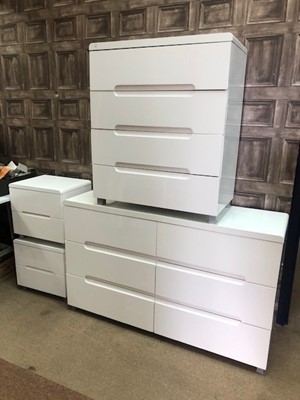 Lot 687 - A MODERN WHITE GLOSS BEDROOM SUITE