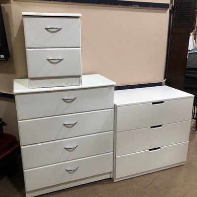 Lot 691 - A MODERN WHITE PAINTED CHEST OF FOUR DRAWERS, A MATCHING BEDISDE CABINET AND ANOTHER SET OF DRAWERS