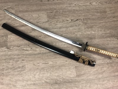 Lot 899 - A REPRODUCTION JAPANESE SWORD