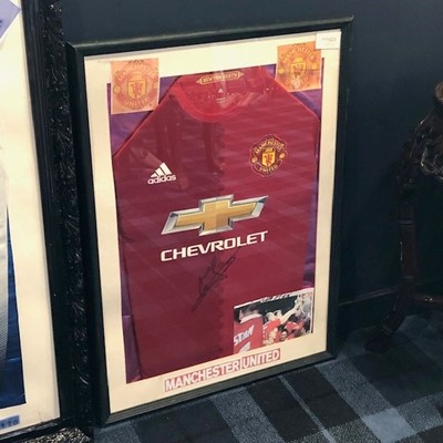 Lot 190A - A MANCHESTER UNITED F.C. JERSEY