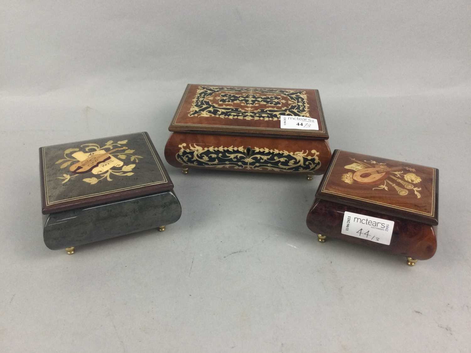 Lot 44 - A LOT OF THREE ITALIAN MUSICAL BOXES