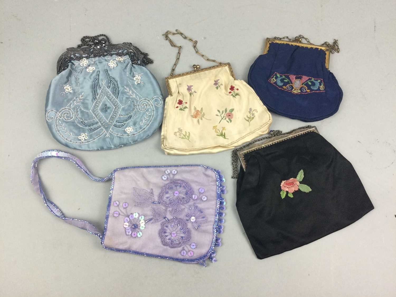 Lot 39 - A LOT OF PURSES AND EVENING BAGS