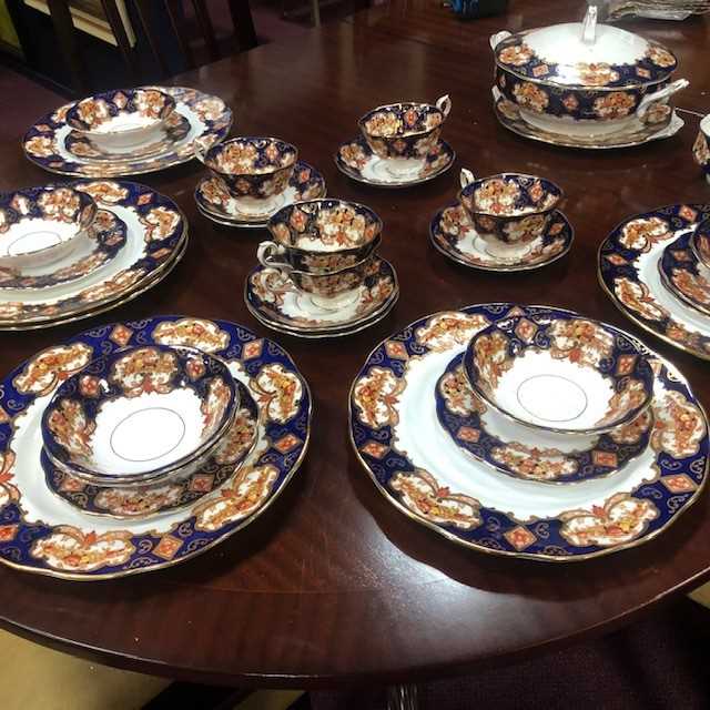 Lot 325 - A ROYAL ALBERT 'HEIRLOOM' PATTERN PART DINNER SERVICE