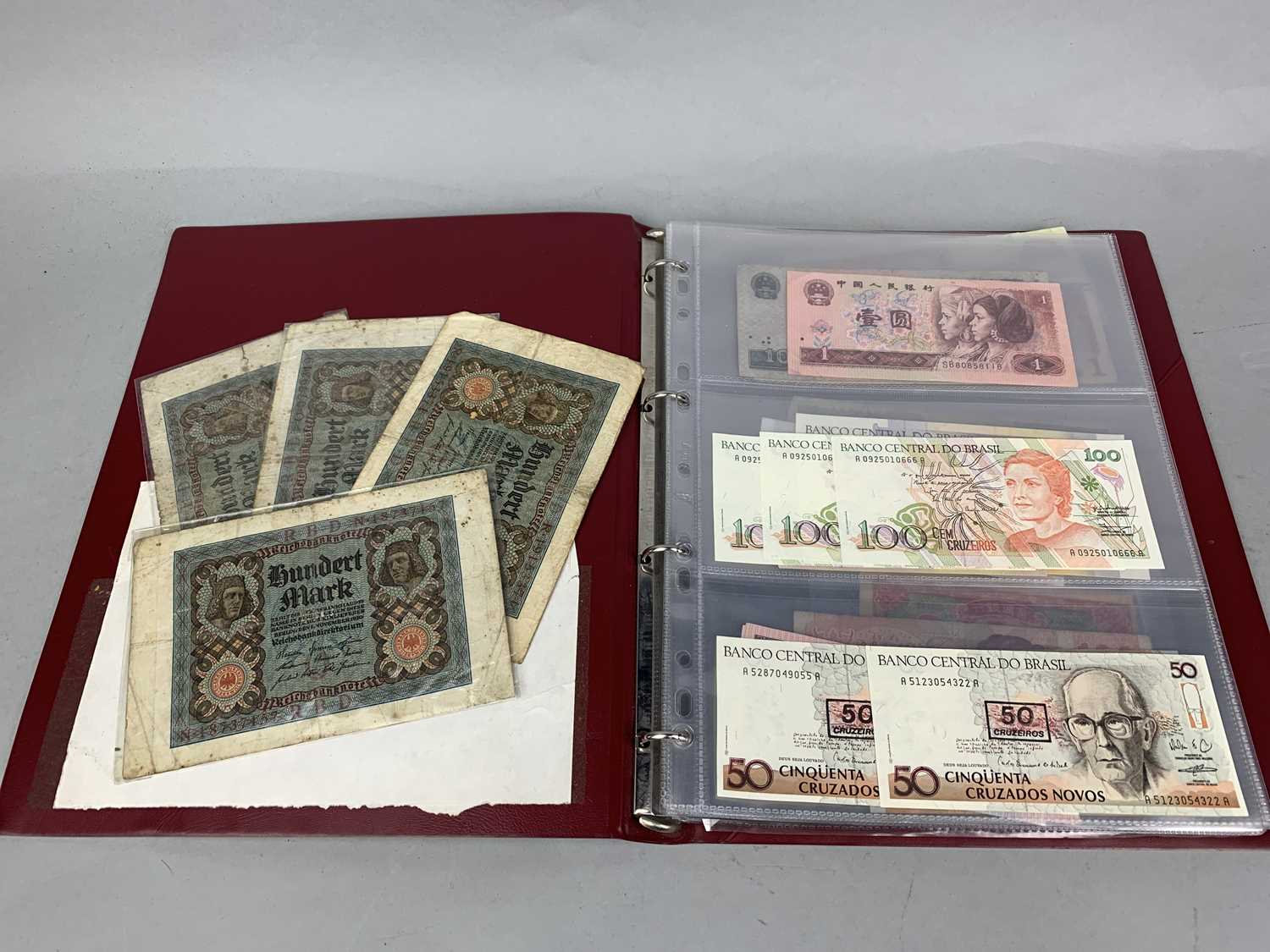 Lot 20 - A COLLECTION OF FOREIGN BANKNOTES