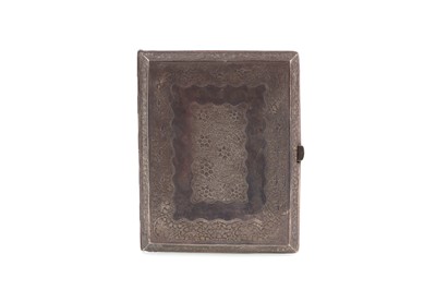 Lot 481 - AN EARLY 20TH CENTURY INDIAN WHITE METAL CIGARETTE CASE