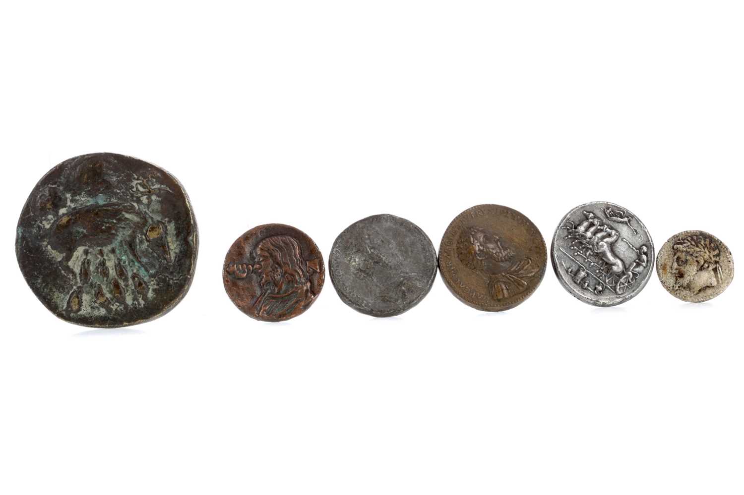 Lot 62 - A GROUP OF ANCIENT GREEK, ROMAN AND REPLICA COINS AND MEDALLIONS