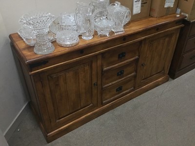 Lot 193 - A STAINED WOOD SIDEBOARD
