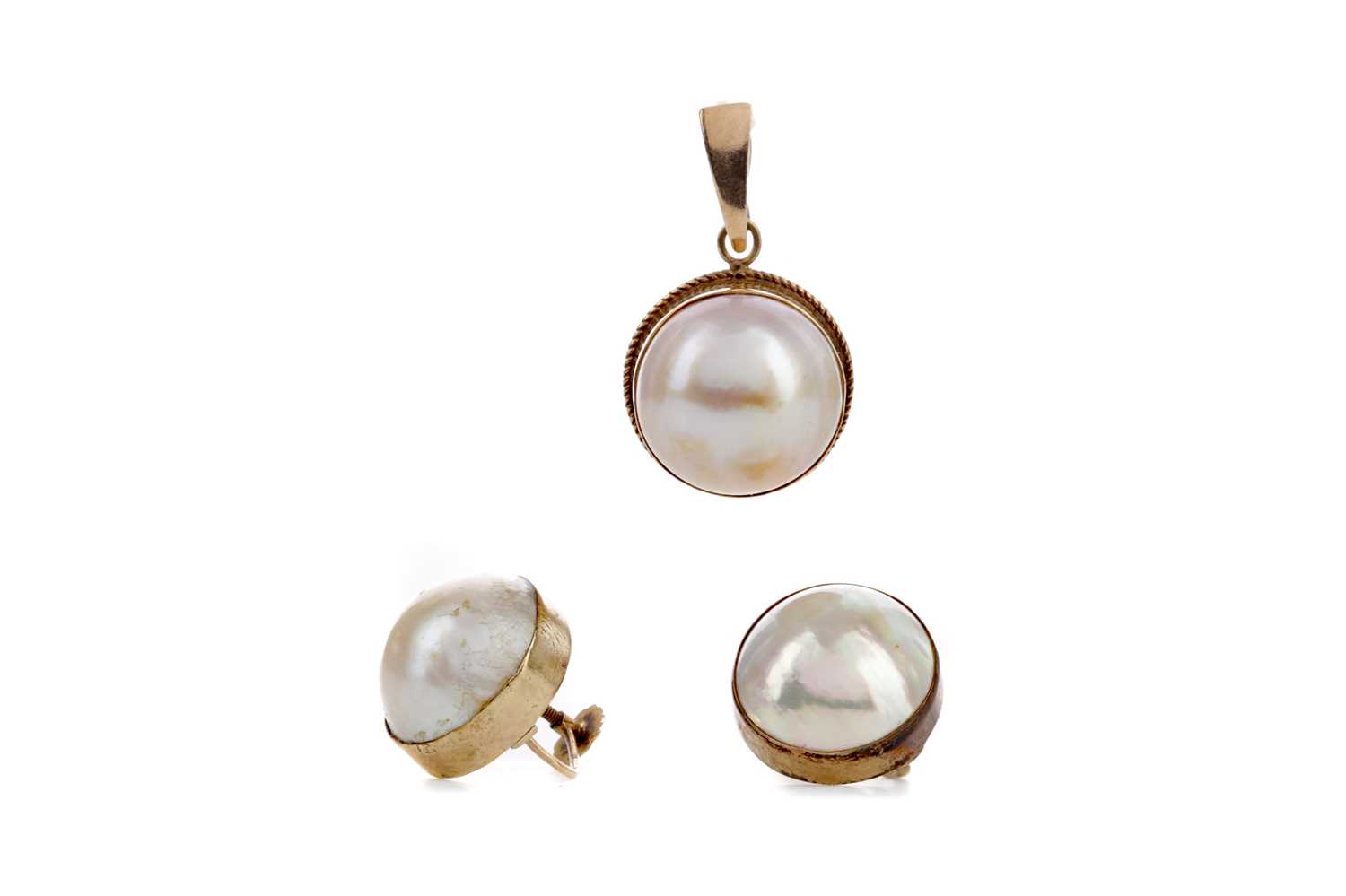 Lot 1338 - A BLISTER PEARL PENDANT AND EARRING SET