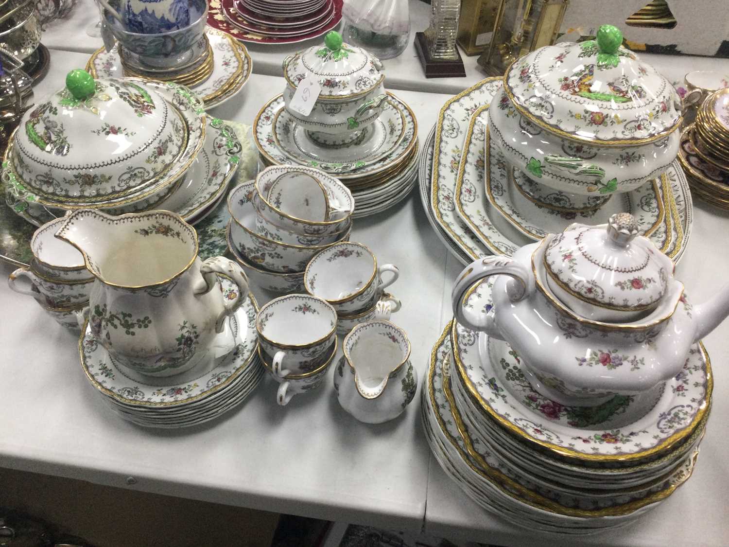 Lot 69 - A COPELAND PART DINNER SERVICE, ANOTHER TEA SERVICE AND OTHER CERAMICS