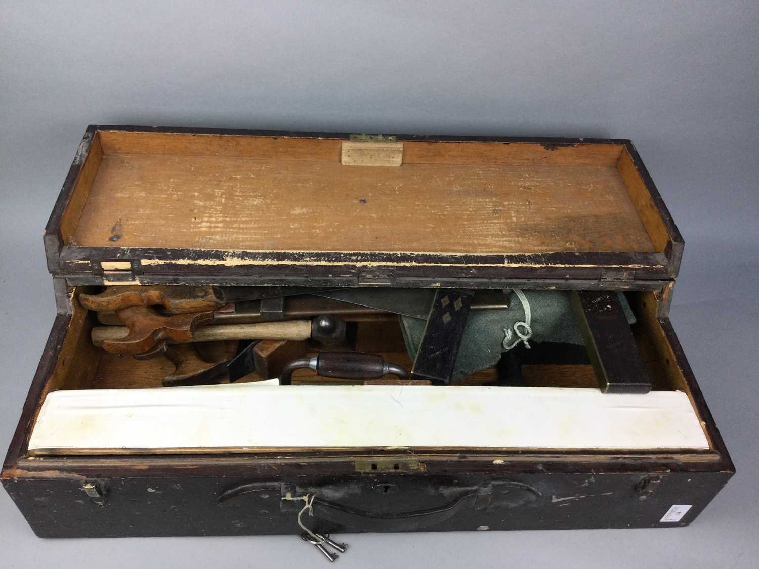 Lot 24 - A TOOL BOX CONTAINING A GOOD SELECTION OF EARLY 20TH CENTURY TOOLS