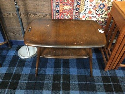 Lot 238 - AN OAK COFFEE TABLE