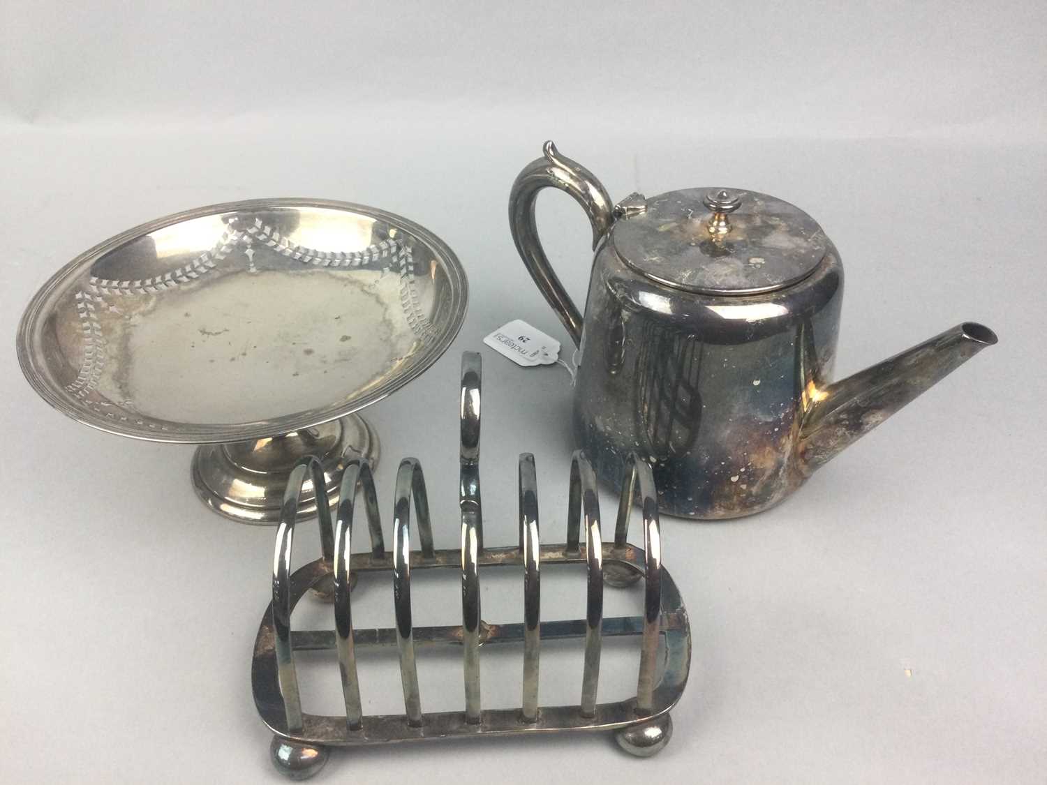 Lot 29 - A COLLECTION OF SILVER PLATED TABLE WARE