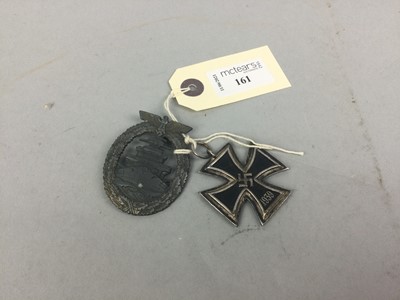 Lot 161 - A GERMAN WWII NAVAL MEDAL AND AN IRON CROSS