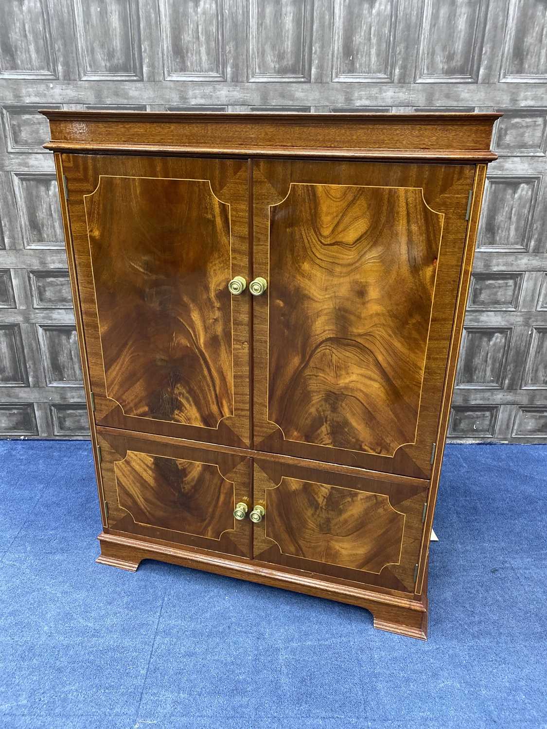 Lot 180 A MAHOGANY REPRODUCTION TELEVISION