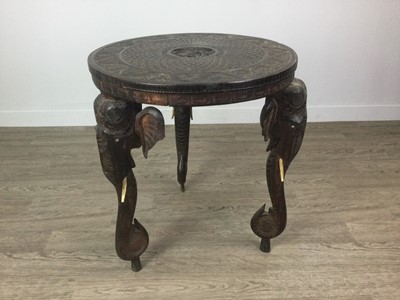 Lot 916 - A 20TH CENTURY INDIAN CARVED WOOD CIRCULAR TEA TABLE