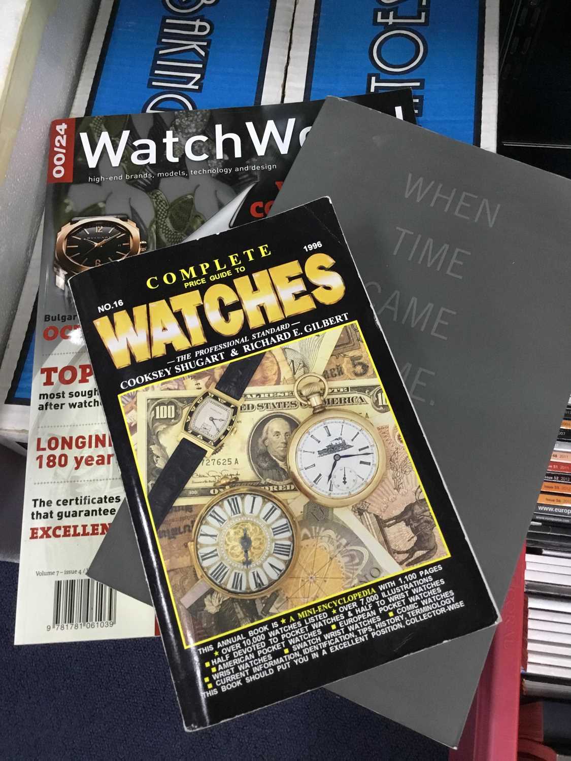 Lot 263 - A COLLECTION OF WATCH MAGAZINES AND BOOKS