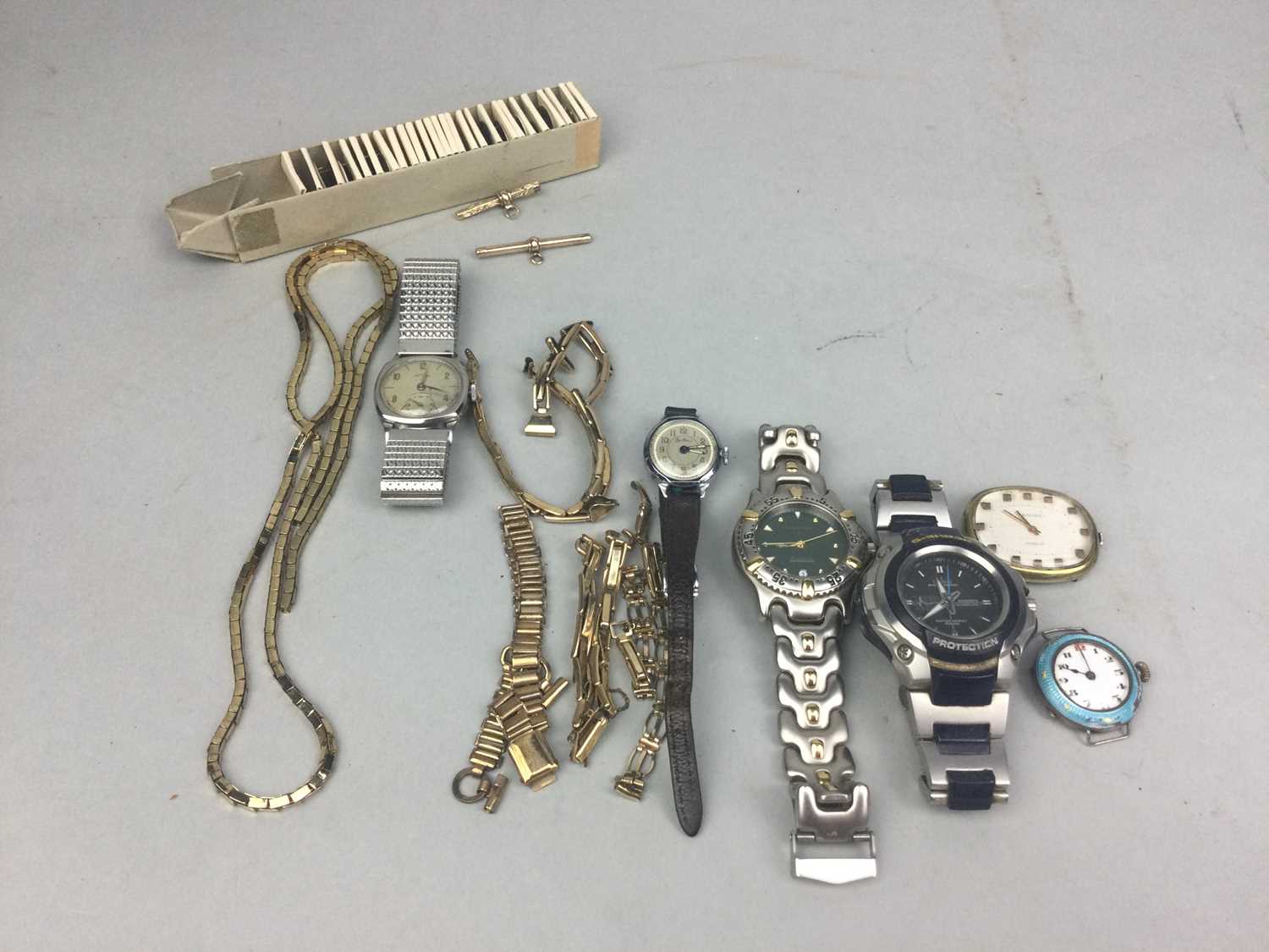 Lot 82 - A LOT OF WRIST WATCHES AND WATCH PARTS