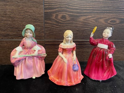 Lot 216 - A LOT OF FIGURES INCLUDING ROYAL DOULTON AND PARAGON