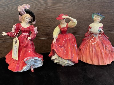 Lot 223 - A LOT OF ROYAL DOULTON FIGURES INCLUDING 'TOP O THE HILL'