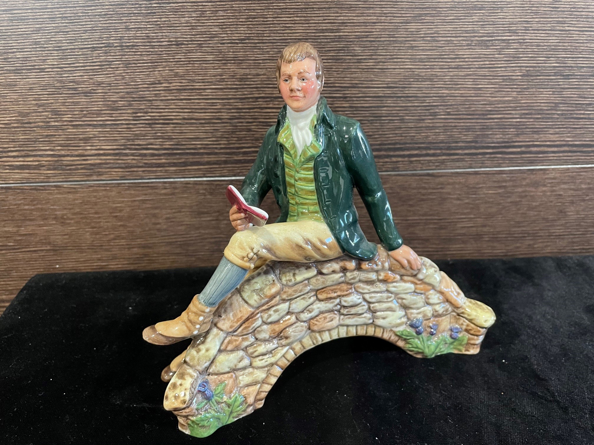 Lot 254 - A ROYAL DOULTON FIGURE OF 'ROBERT BURNS'