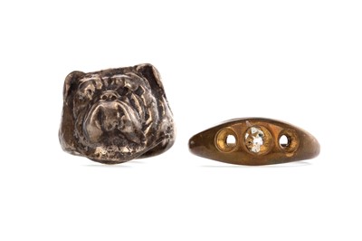 Lot 320A - A SILVER RING MODELLED WITH A DOG AND A YELLOW METAL RING MOUNT