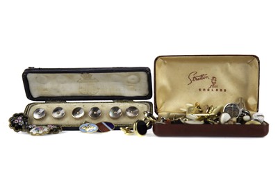 Lot 269 - A SET OF SIX EARLY 20TH CENTURY GILTMETAL AND MOTHER OF PEARL SHIRT STUDS, ALONG WITH OTHER ASSORTED SHIRT STUDS AND BUTTONS