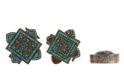 Lot 493 - AN EARLY 20TH CENTURY SILVER AND TURQUOISE PILL BOX, ALONG WITH TWO OTHERS