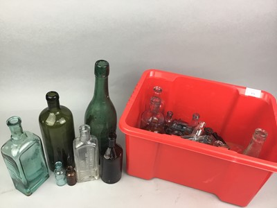 Lot 371 - A COLLECTION OF EARLY 20TH CENTURY BEER AND MEDICINE GLASS BOTTLES